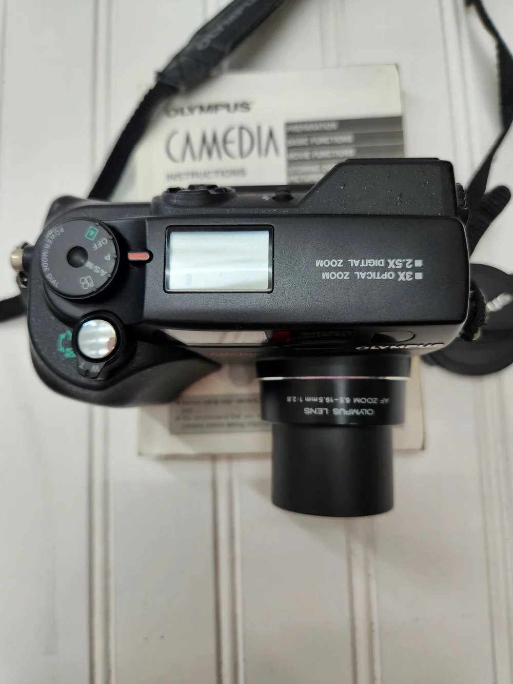 Vintage Olympus Camedia C-3030 Zoom 3.3MP Digital Camera with Manual & Strap​